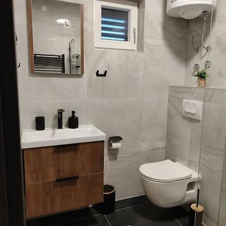 Kyra With Terrace And Garden * 트로기르