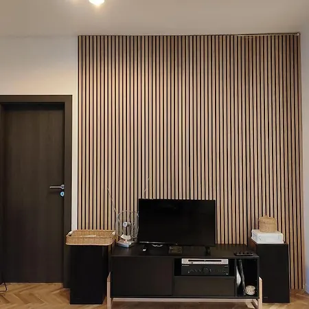 Kyra With Terrace And Garden Apartman *