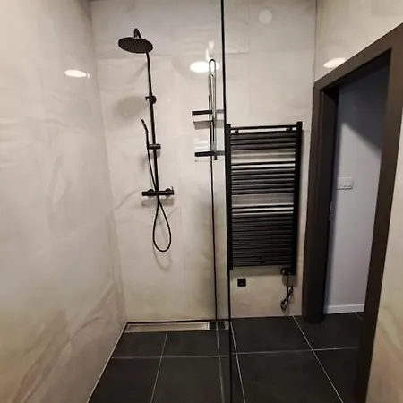 Kyra With Terrace And Garden 트로기르