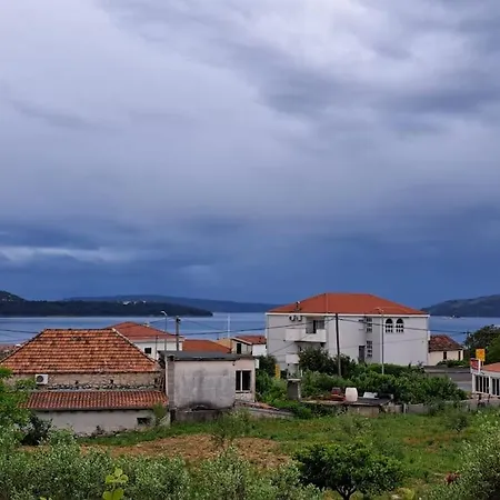 Apartman Kyra With Terrace And Garden