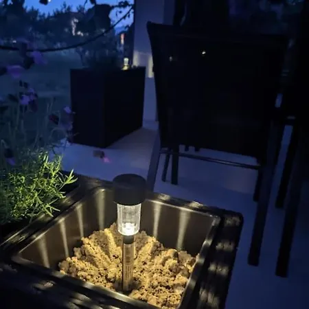 Kyra With Terrace And Garden 아파트 트로기르