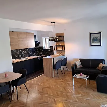 Kyra With Terrace And Garden *