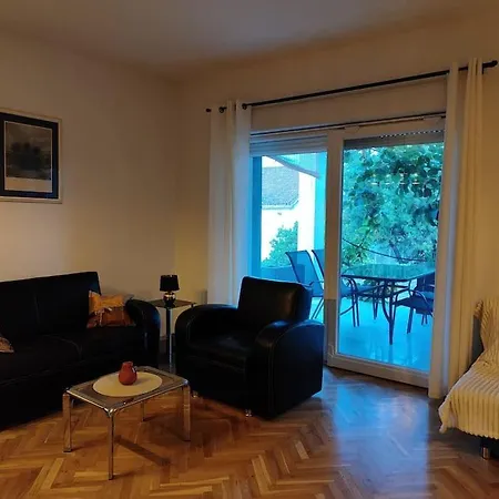 Apartman Kyra With Terrace And Garden *