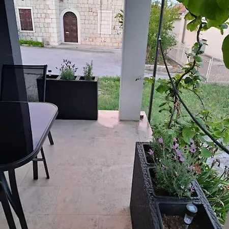 Kyra With Terrace And Garden * Trogir