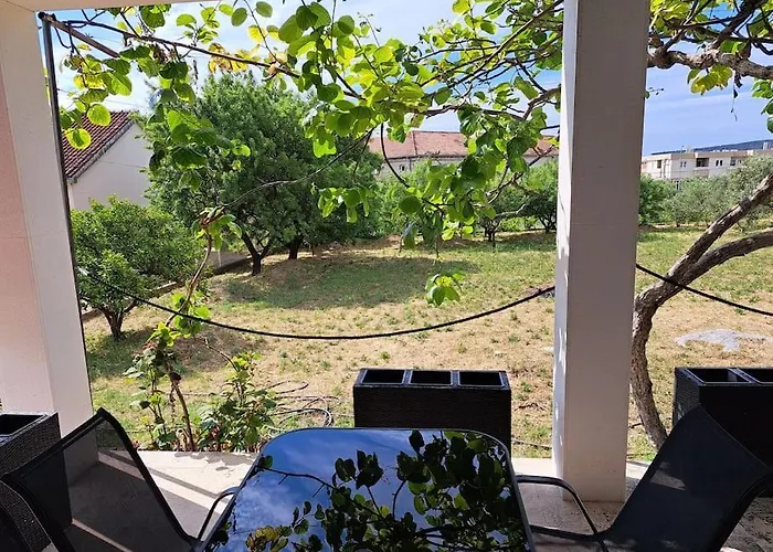 Kyra With Terrace And Garden