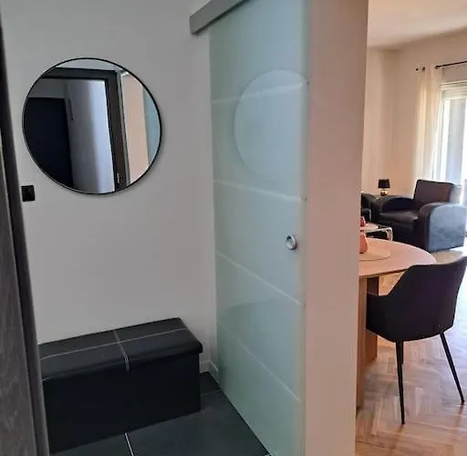 Daire Kyra With Terrace And Garden *