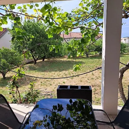 Kyra With Terrace And Garden