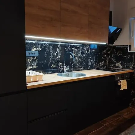 Kyra With Terrace And Garden Traù